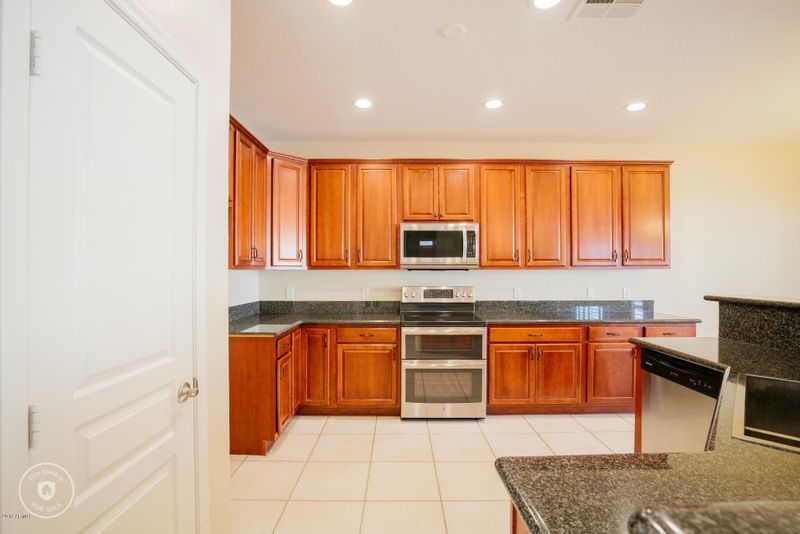 957 S 240th Dr, Buckeye, AZ 85326