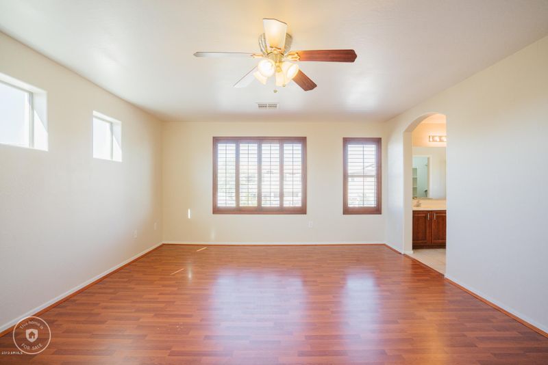 957 S 240th Dr, Buckeye, AZ 85326