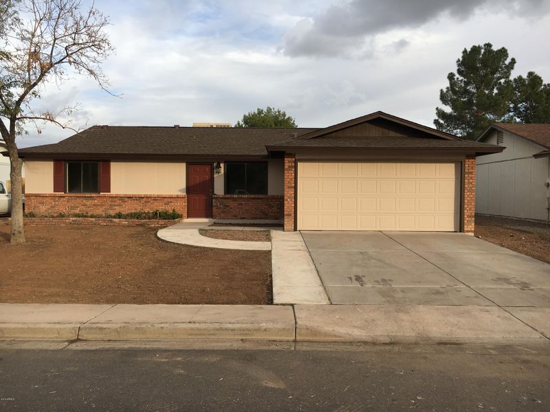 957 S 34th St, Mesa, AZ 85204