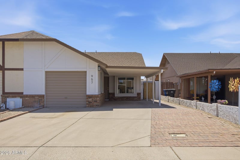 957 W Emerald Cir, Mesa, AZ 85210