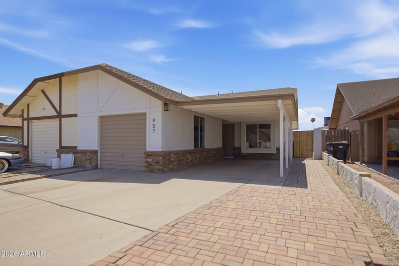 957 W Emerald Cir, Mesa, AZ 85210