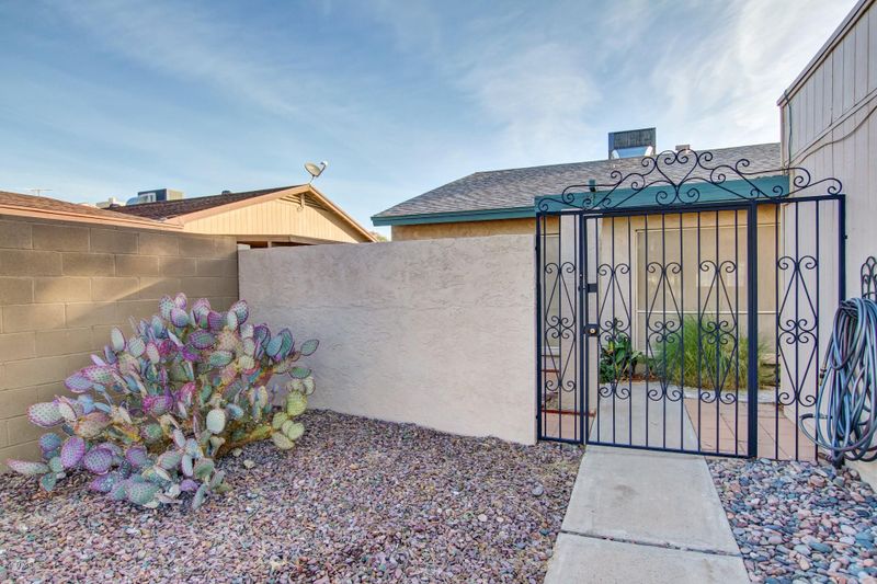 9609 N 51st Ln, Glendale, AZ 85302