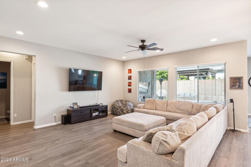 9616 W Patrick Ln, Peoria, AZ 85383