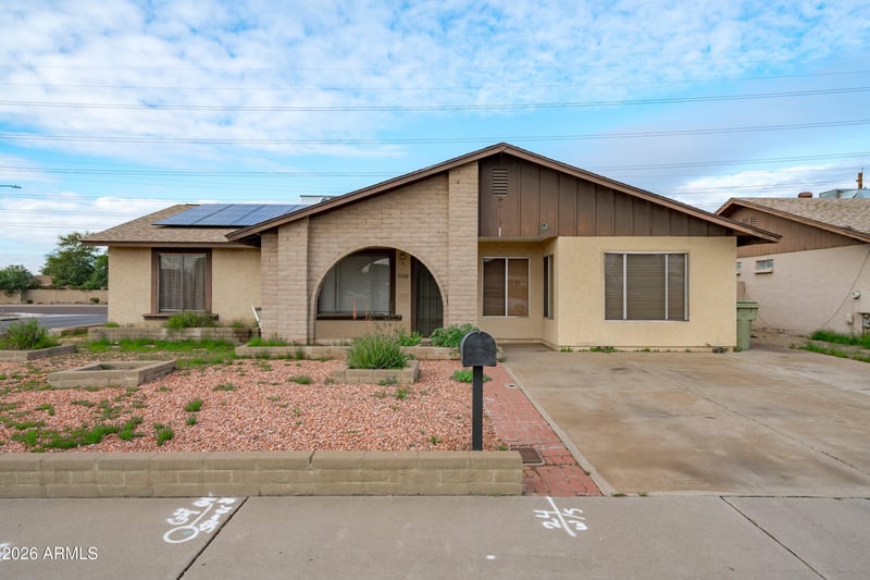 9618 66th Dr, Glendale, AZ 85302