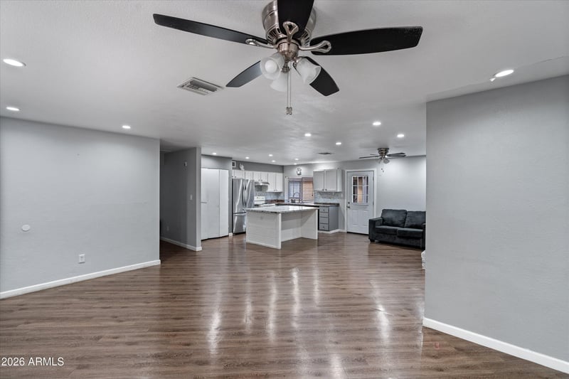 9618 66th Dr, Glendale, AZ 85302