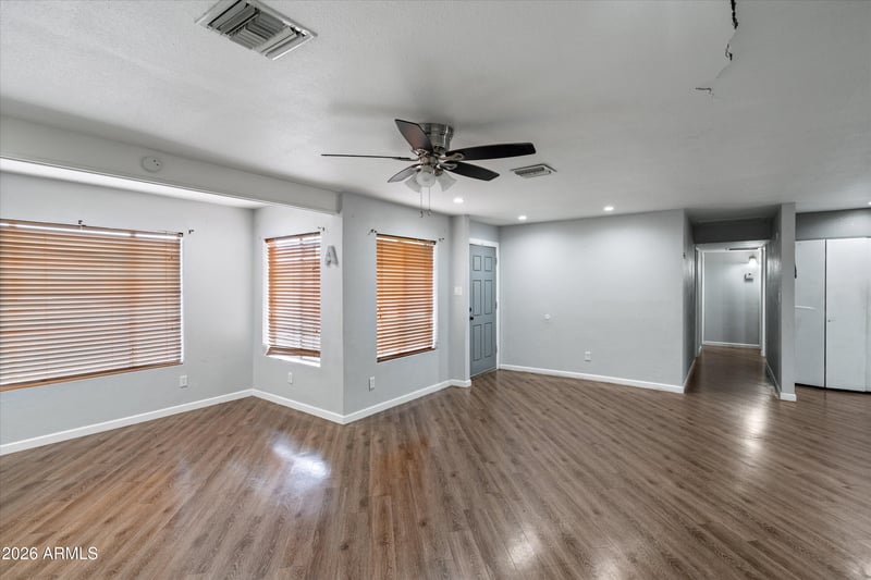 9618 66th Dr, Glendale, AZ 85302