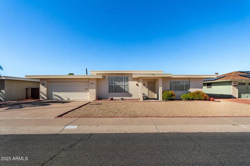 9620 Brokenstone Dr, Sun City, AZ 85351