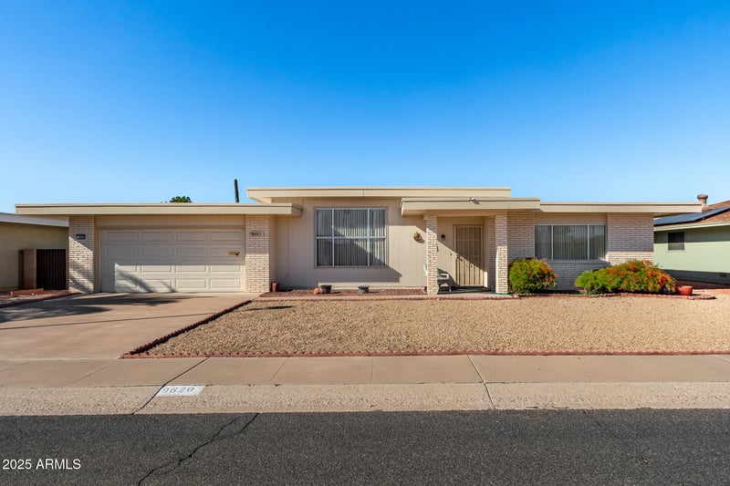 9620 Brokenstone Dr, Sun City, AZ 85351