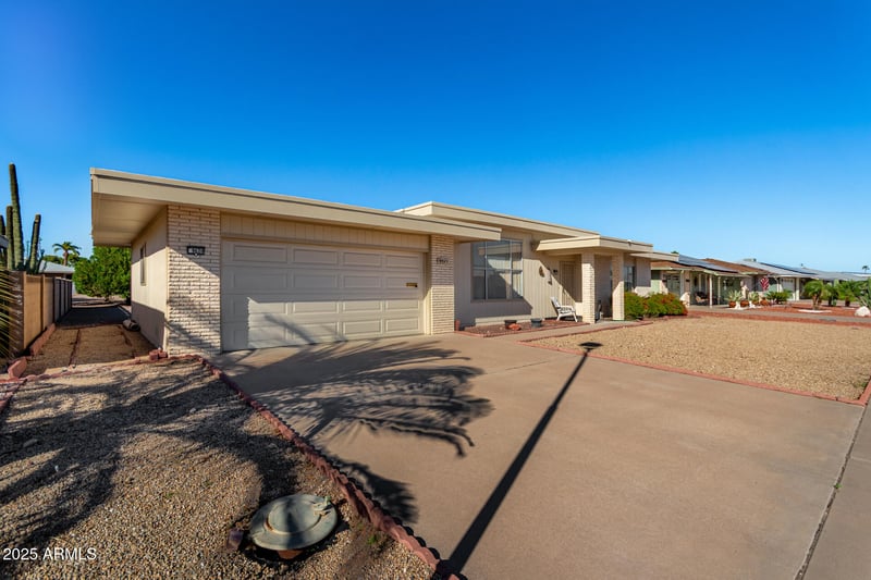 9620 Brokenstone Dr, Sun City, AZ 85351