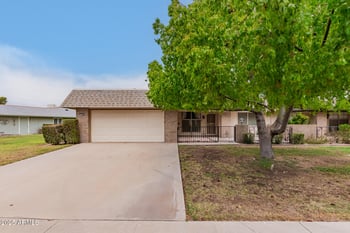 9622 Greenhurst Dr, Sun City, AZ 85351