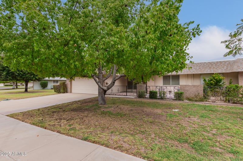 9622 Greenhurst Dr, Sun City, AZ 85351