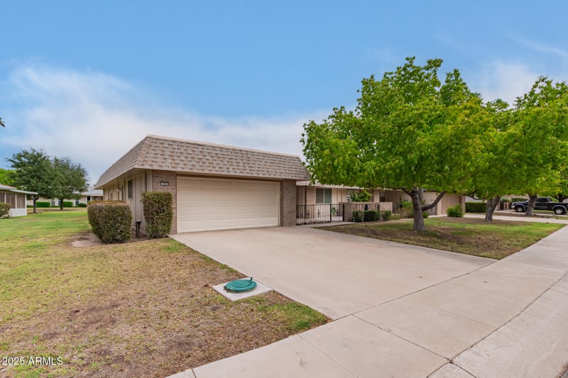 9622 Greenhurst Dr, Sun City, AZ 85351