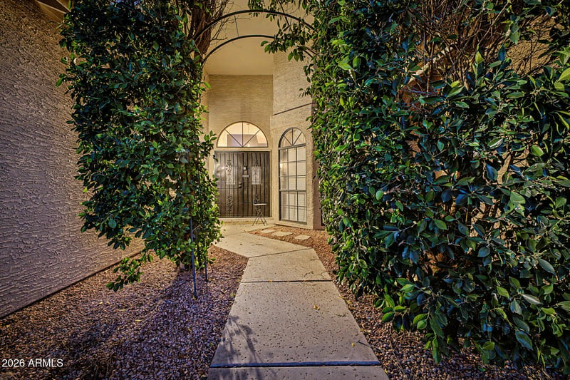 9623 Maple Ave, Tempe, AZ 85284