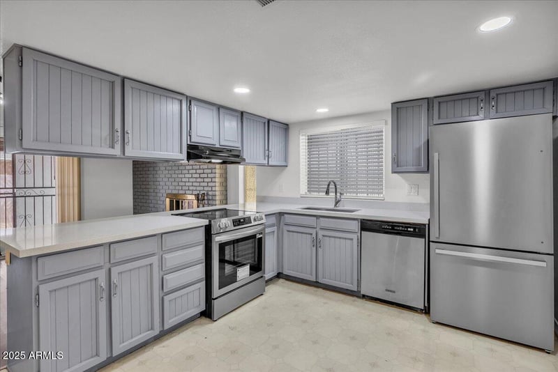 9626 35th Ln, Phoenix, AZ 85051