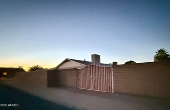 9627 58th Ln, Glendale, AZ 85302
