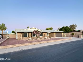 9627 58th Ln, Glendale, AZ 85302