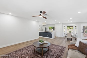 9627 58th Ln, Glendale, AZ 85302