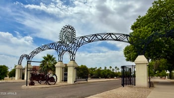 9627 58th Ln, Glendale, AZ 85302