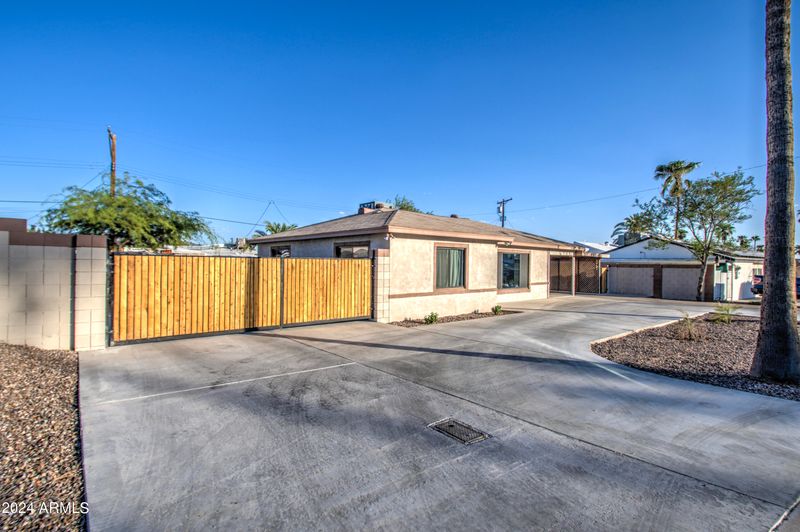 9627 N 7th Ave, Phoenix, AZ 85021