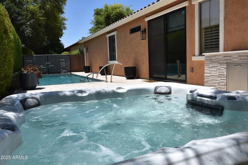 963 Colonial Dr, Gilbert, AZ 85296