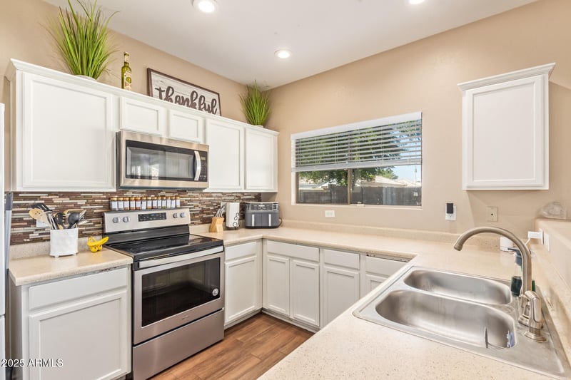 9634 Kingman St, Tolleson, AZ 85353