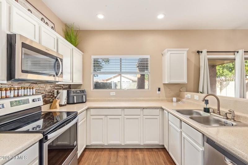 9634 Kingman St, Tolleson, AZ 85353