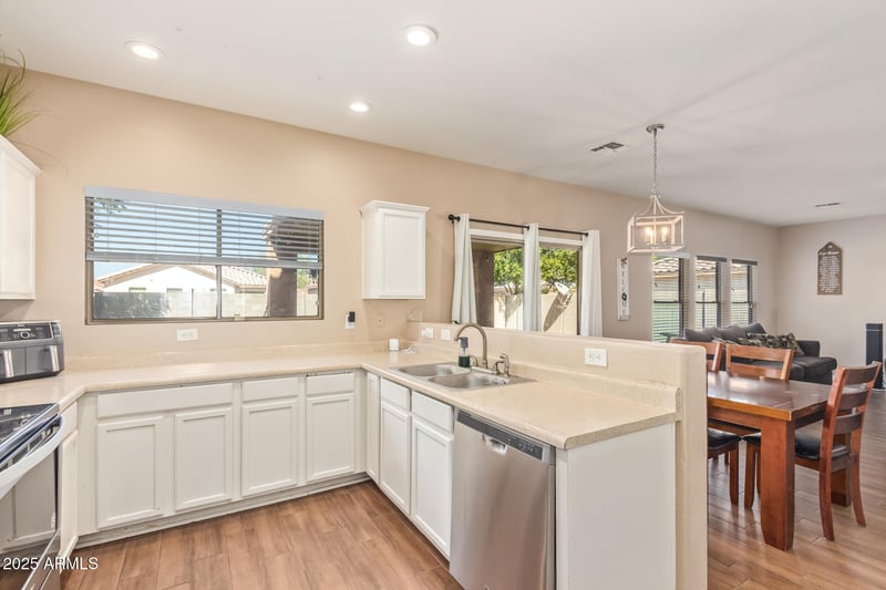 9634 Kingman St, Tolleson, AZ 85353