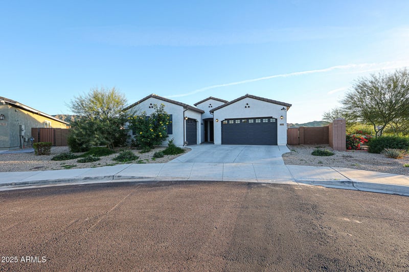 9635 40th Dr, Laveen, AZ 85339