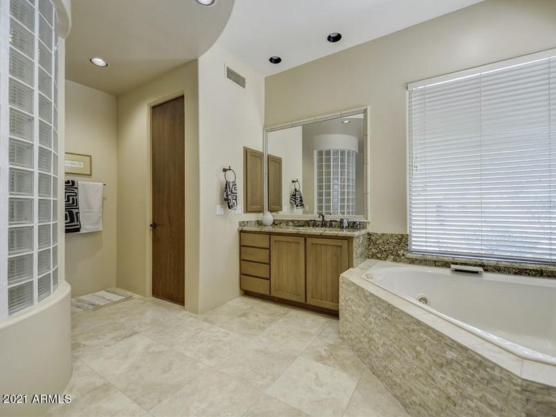 9635 E Monument Dr, Scottsdale, AZ 85262
