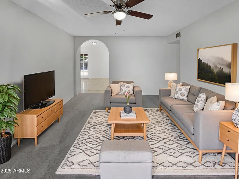 9639 63rd Dr, Glendale, AZ 85302