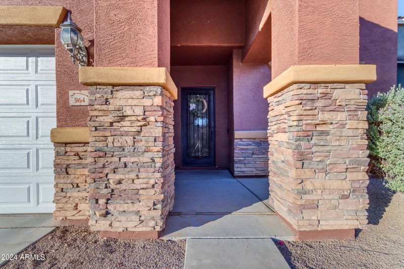 964 W Saguaro Ln, San Tan Valley, AZ 85143