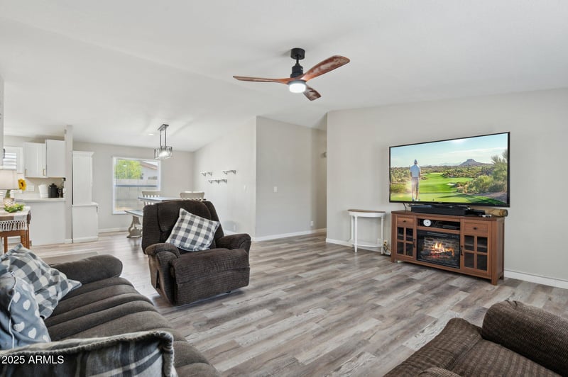 9640 Escondido Ave, Mesa, AZ 85208