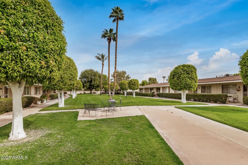 9645 111th Ave, Sun City, AZ 85351