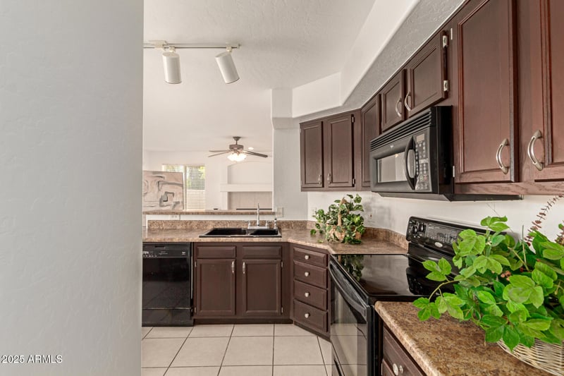 9649 51 St St, Phoenix, AZ 85044