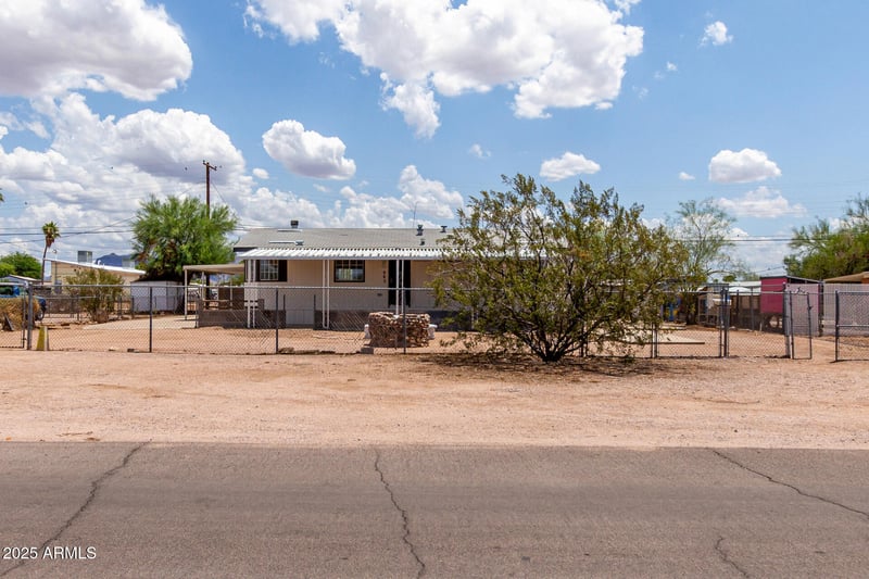 965 Lawson Dr, Apache Junction, AZ 85120