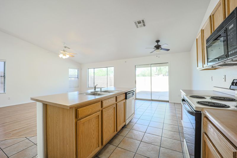 9651 N 85th Dr, Peoria, AZ 85345