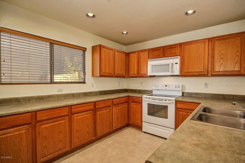 9659 N 81st Dr, Peoria, AZ 85345