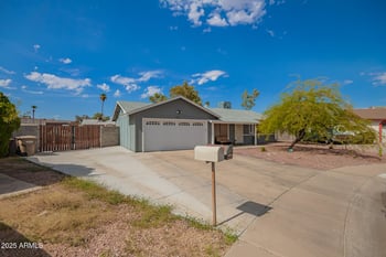 9672 72nd Ave, Peoria, AZ 85345