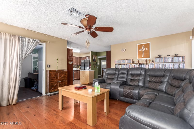 9672 72nd Ave, Peoria, AZ 85345
