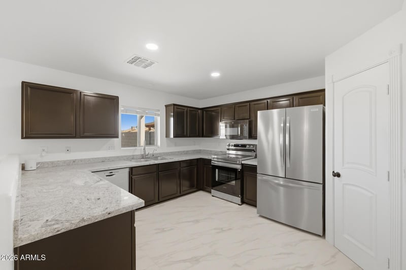 970 Christopher St, San Tan Valley, AZ 85140