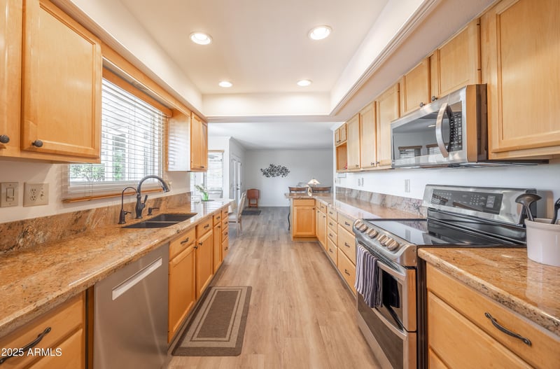 9703 Lindgren Ave, Sun City, AZ 85373