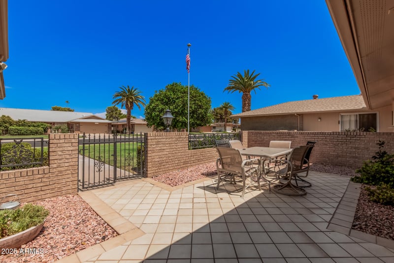 9705 Oak Ridge Dr, Sun City, AZ 85351