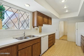 9706 Long Hills Dr, Sun City, AZ 85351