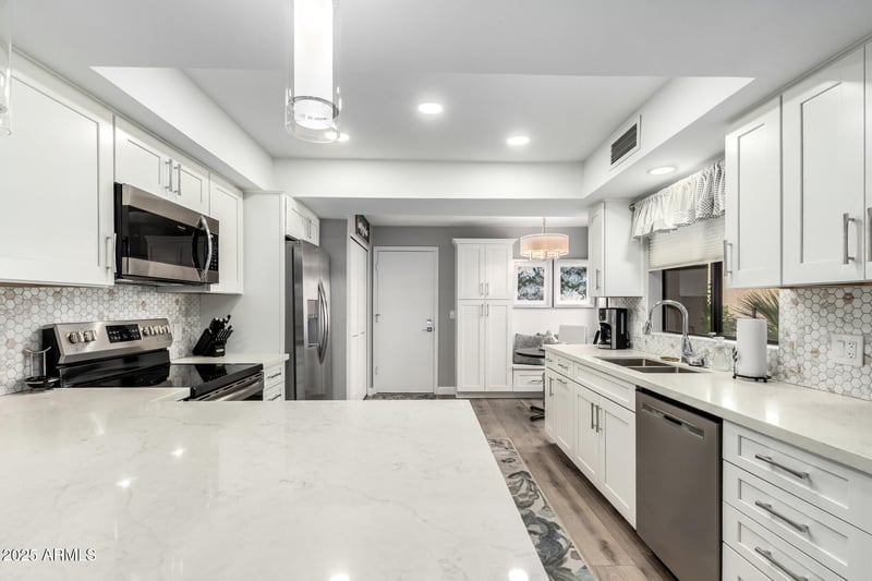 9706 Rimrock Dr, Peoria, AZ 85382