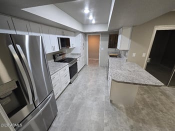 9706 Long Hills Dr, Sun City, AZ 85351