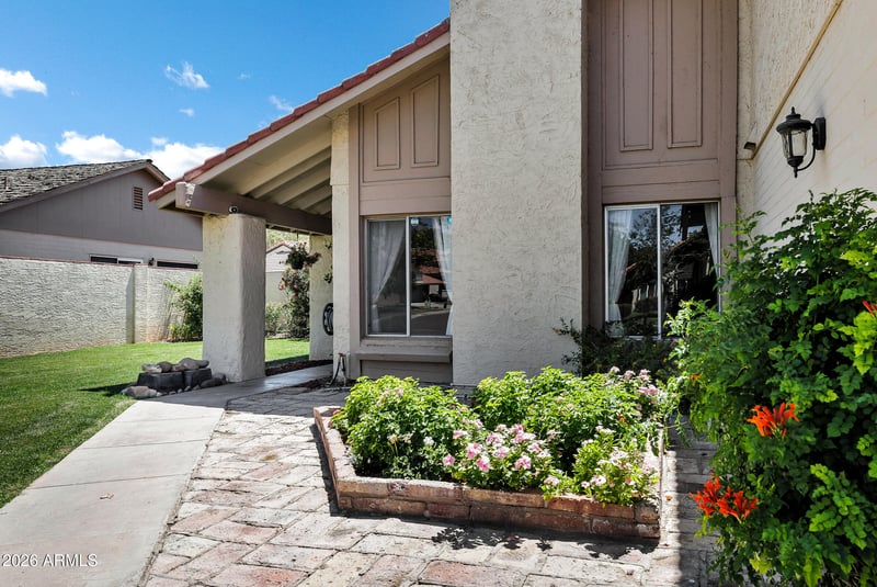 971 E Lobster Trap Ln, Tempe, AZ 85283