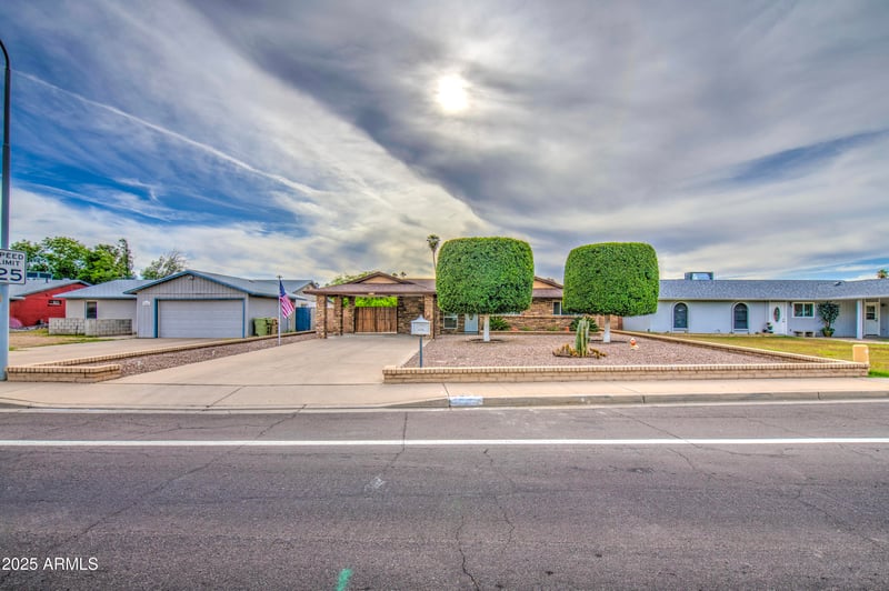 9710 55th Ave, Glendale, AZ 85302
