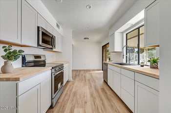 9711 Indian Hills Dr, Sun City, AZ 85351