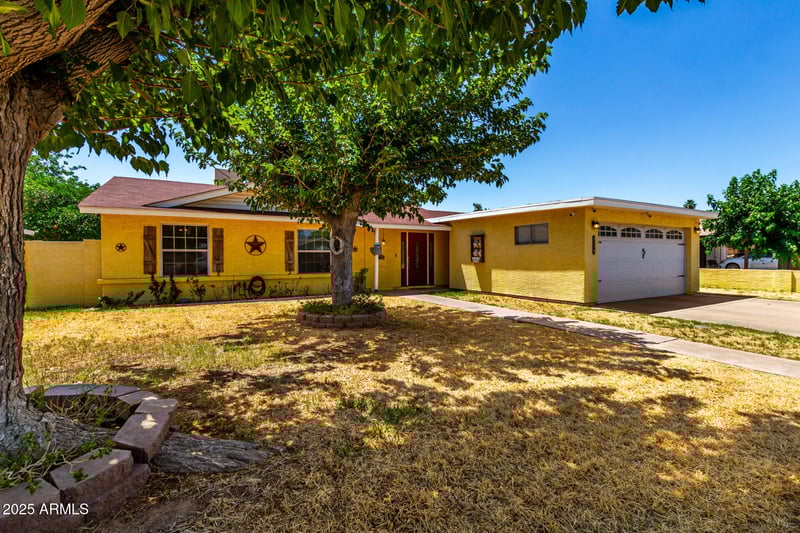 9714 55th Dr, Glendale, AZ 85302