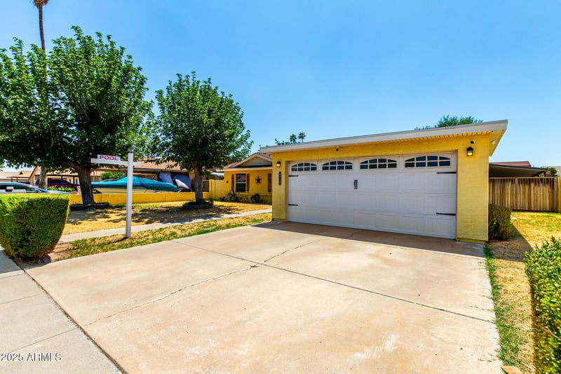 9714 55th Dr, Glendale, AZ 85302